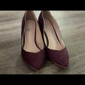 Delicate cute fuschia heels. Super comfortable and style.